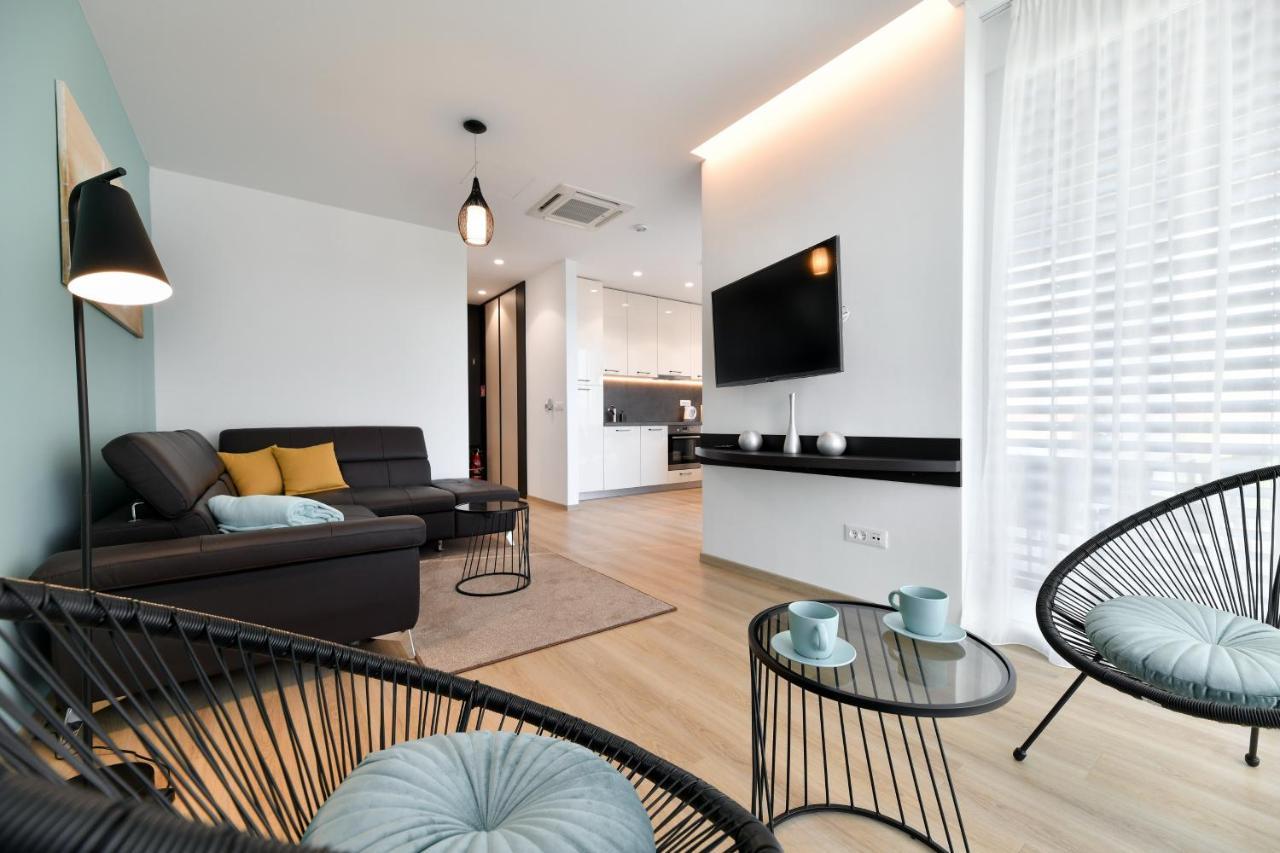 Crowonder Apartments & Rooms Oaza With Heated Swimming Pool And Sauna ตูรันญ์ ภายนอก รูปภาพ