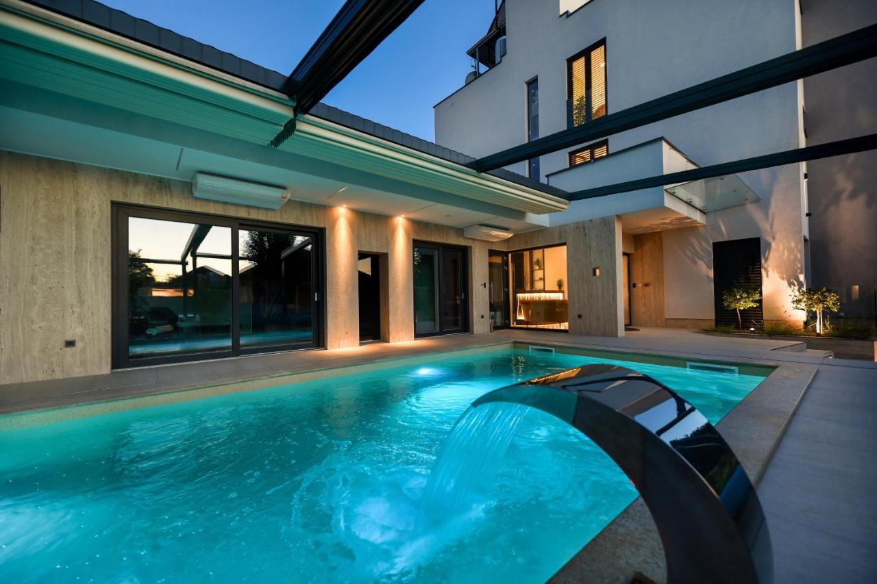 Crowonder Apartments & Rooms Oaza With Heated Swimming Pool And Sauna ตูรันญ์ ภายนอก รูปภาพ