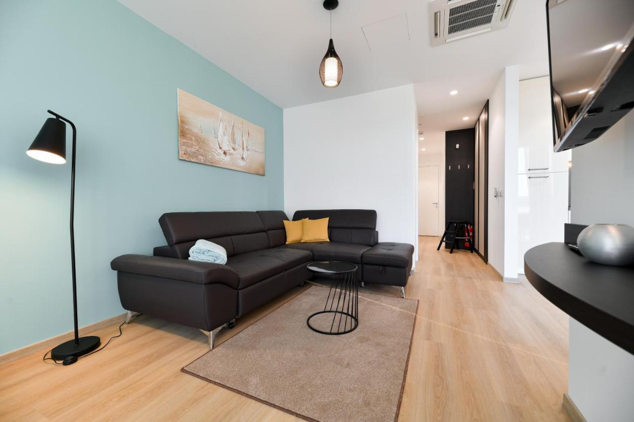 Crowonder Apartments & Rooms Oaza With Heated Swimming Pool And Sauna ตูรันญ์ ภายนอก รูปภาพ