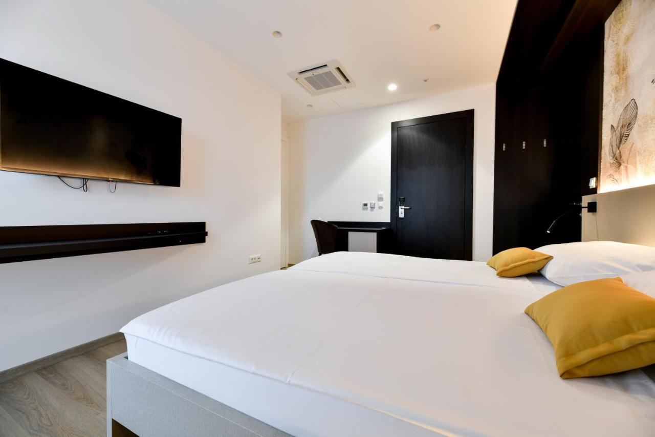 Crowonder Apartments & Rooms Oaza With Heated Swimming Pool And Sauna ตูรันญ์ ภายนอก รูปภาพ