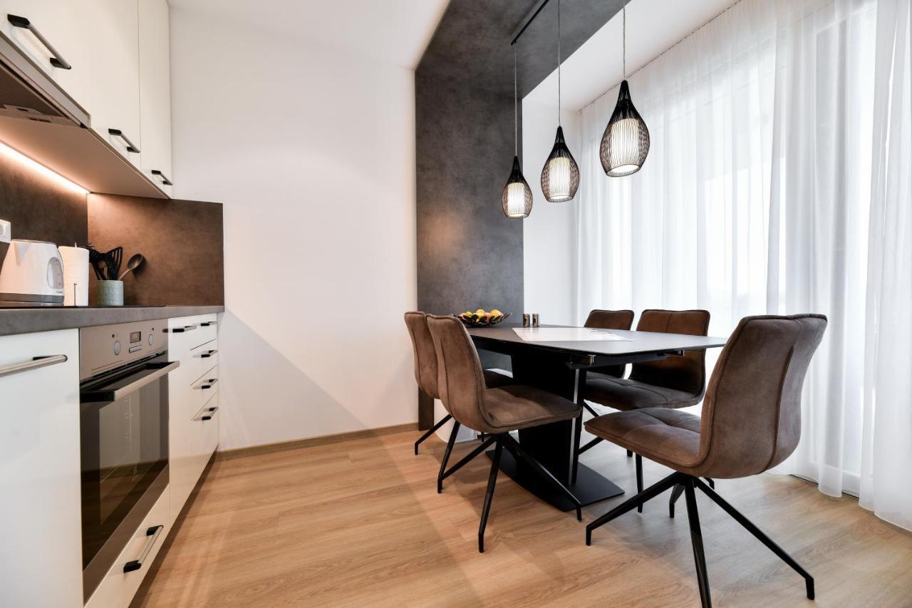 Crowonder Apartments & Rooms Oaza With Heated Swimming Pool And Sauna ตูรันญ์ ภายนอก รูปภาพ