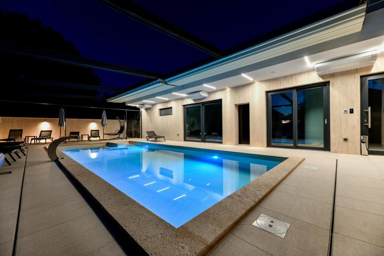 Crowonder Apartments & Rooms Oaza With Heated Swimming Pool And Sauna ตูรันญ์ ภายนอก รูปภาพ