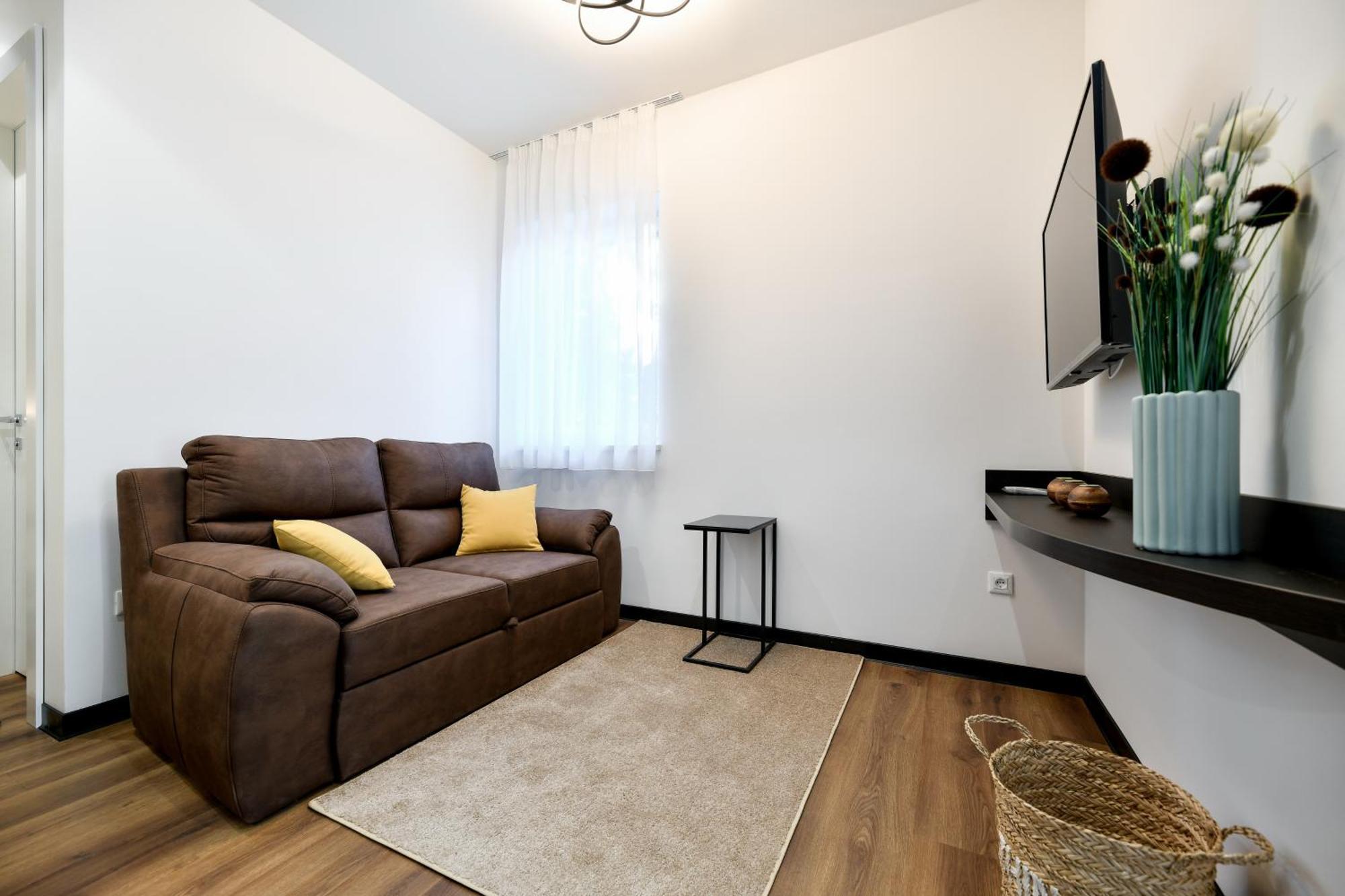 Crowonder Apartments & Rooms Oaza With Heated Swimming Pool And Sauna ตูรันญ์ ภายนอก รูปภาพ