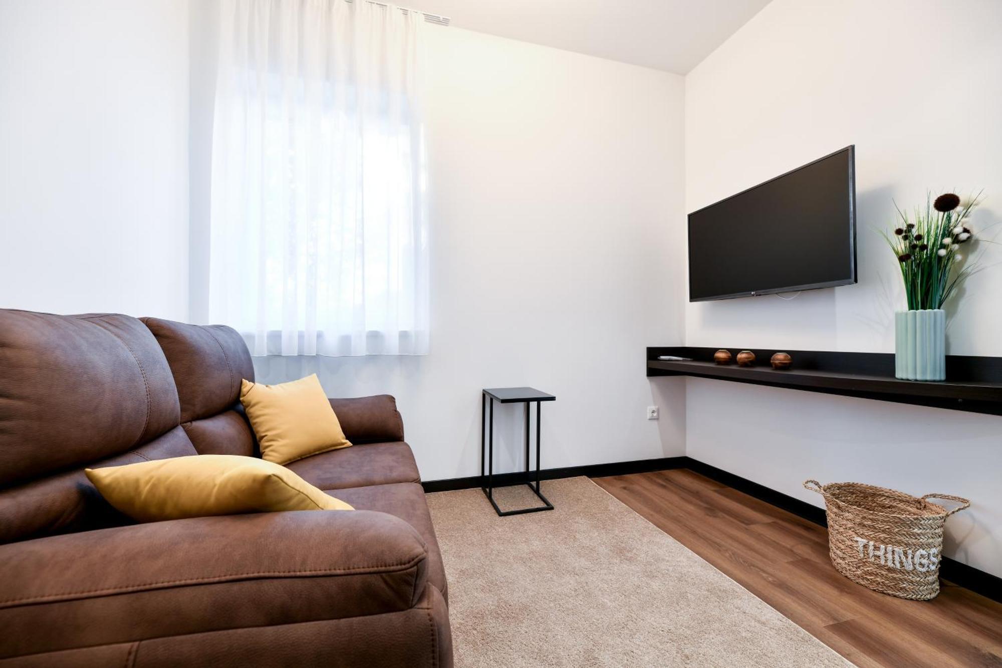 Crowonder Apartments & Rooms Oaza With Heated Swimming Pool And Sauna ตูรันญ์ ภายนอก รูปภาพ