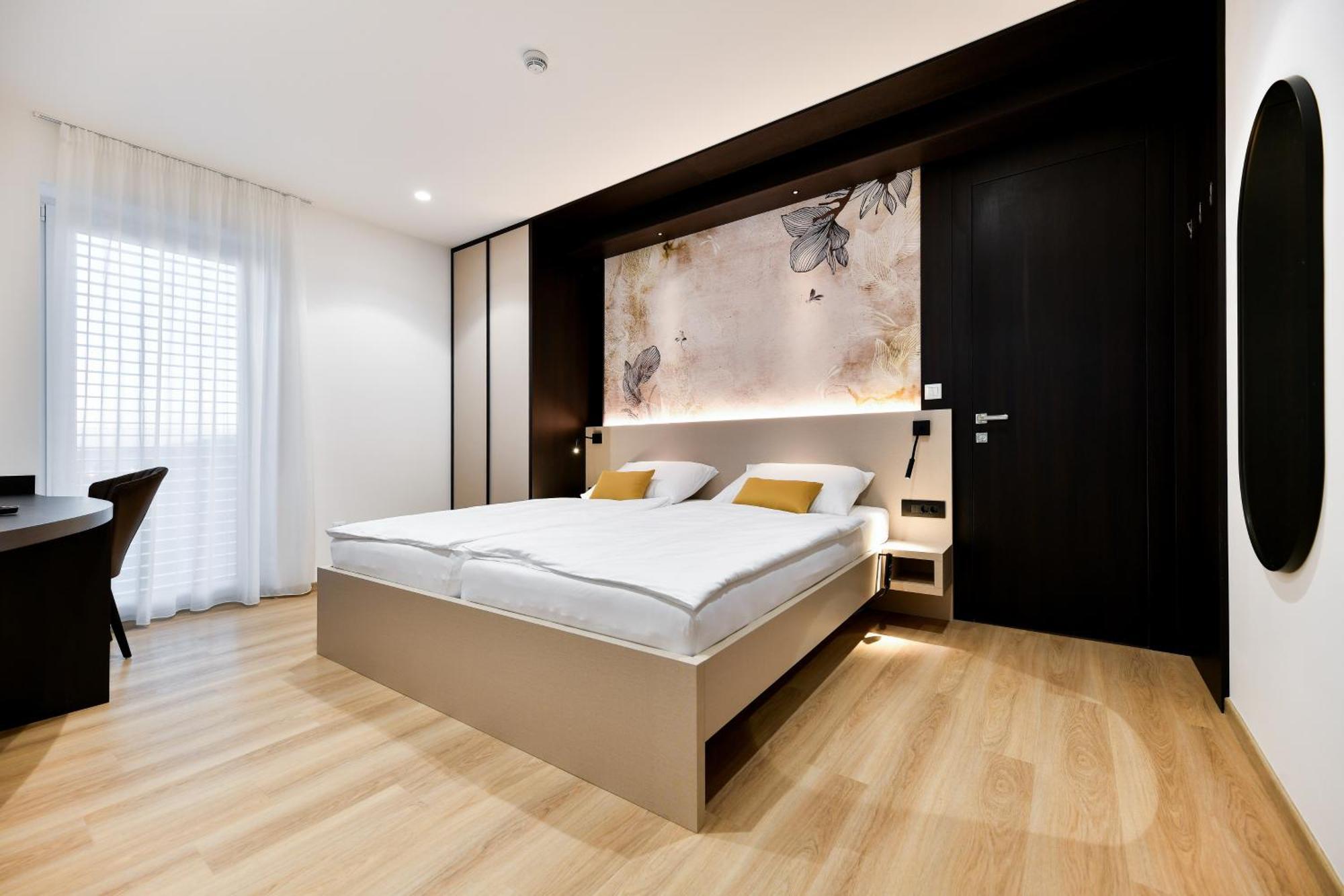 Crowonder Apartments & Rooms Oaza With Heated Swimming Pool And Sauna ตูรันญ์ ภายนอก รูปภาพ
