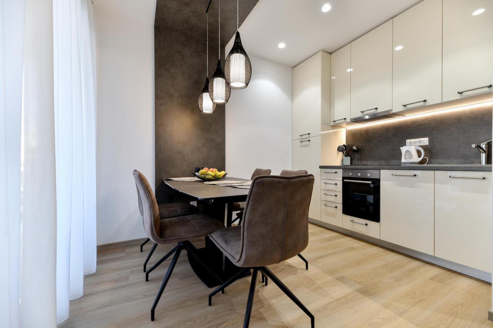 Crowonder Apartments & Rooms Oaza With Heated Swimming Pool And Sauna ตูรันญ์ ภายนอก รูปภาพ